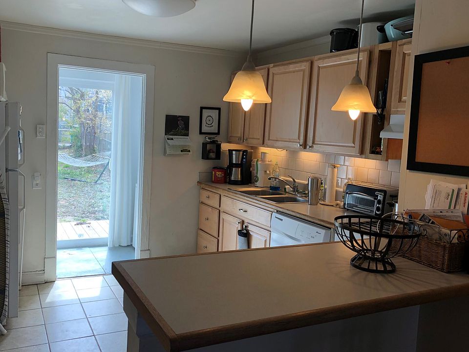 2nd image of 3317 Rosewood Ave