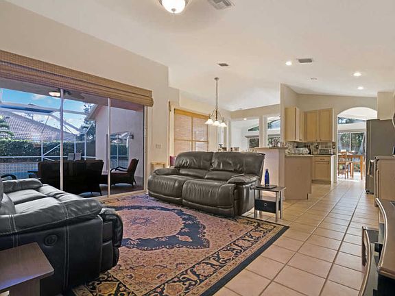 3rd image of 290 Acacia Ct