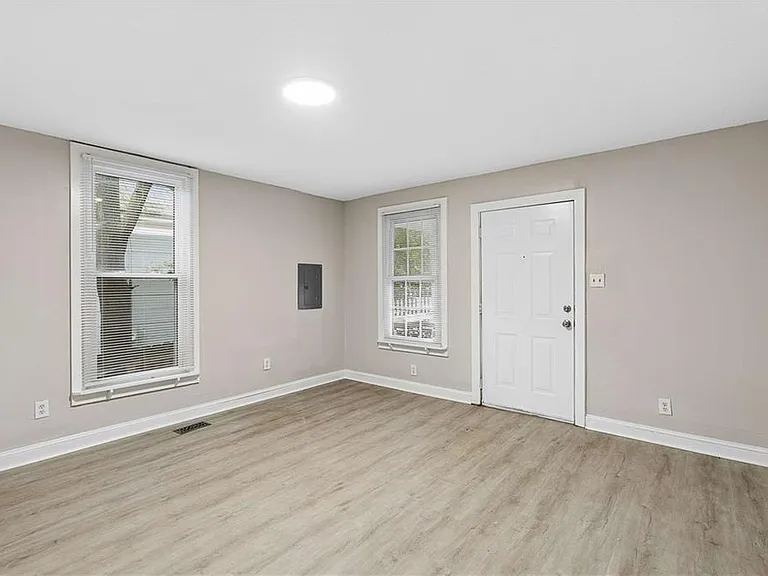 652 Bryan St SE #A — Photo 5
