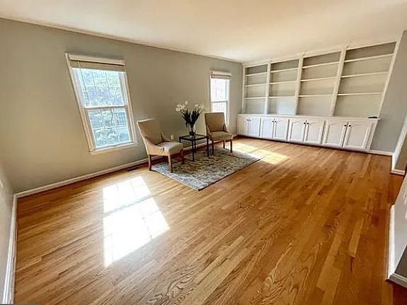 4th image of 6633 McLean Ct