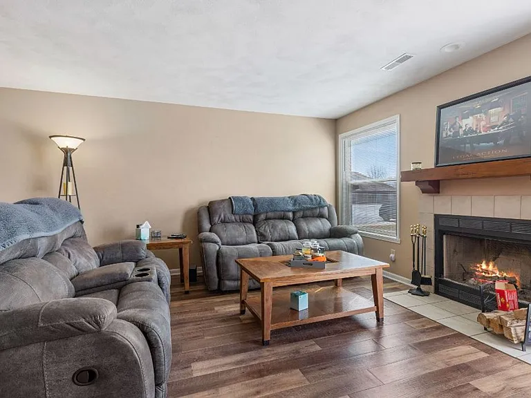 386 Amphitheater Dr — Photo 31