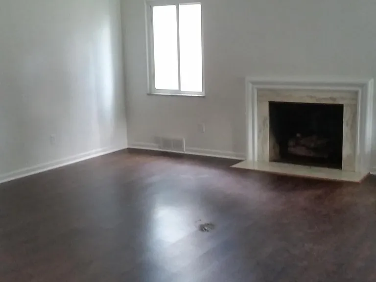4325 S Detroit Ave — Photo 2