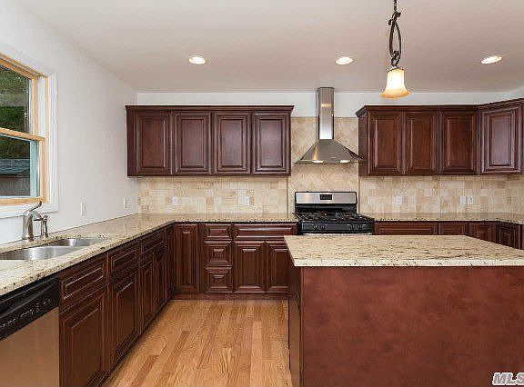 3rd image of 134 Herbert Ave