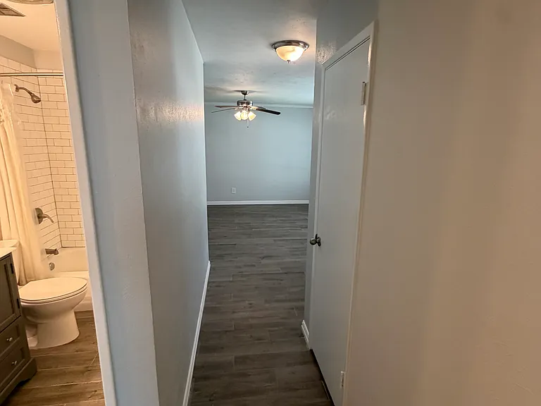 715 Kindred Ln — Photo 8