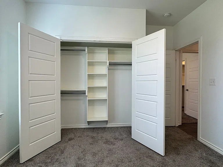 3704-3784 Cottage Park Cir — Photo 19
