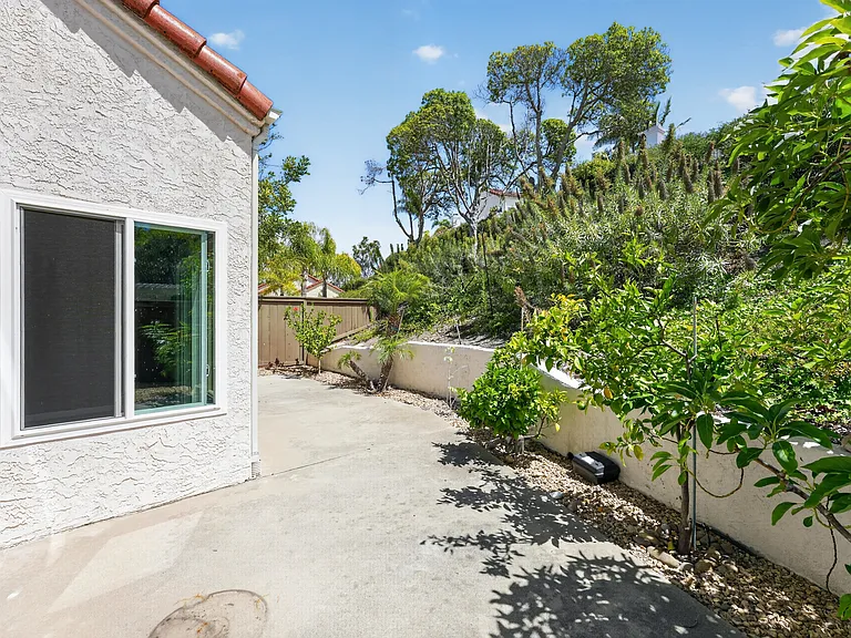 12137 Putting Green Row — Photo 43