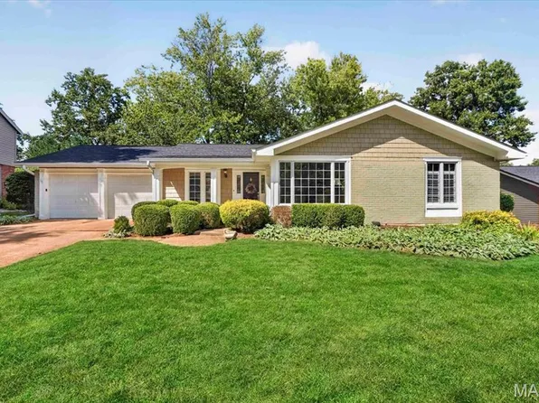 15345 Country Ridge Dr, Chesterfield, MO 63017
