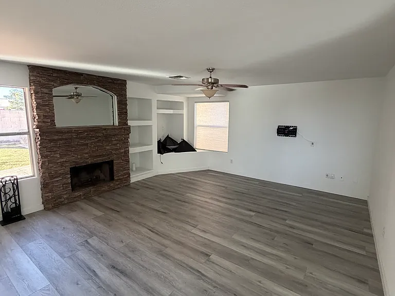 1124 W Laurel Ave — Photo 3