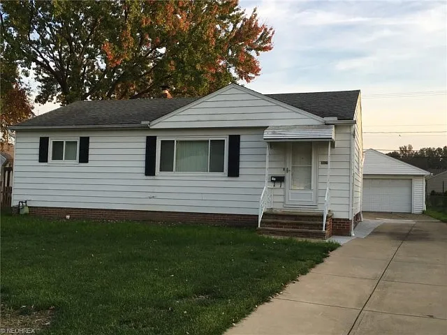 30420 Vineyard Rd photo 1
