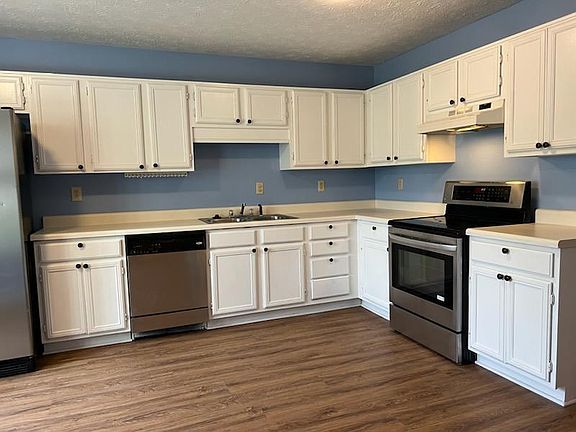 5th image of 3907 Meadow Creek Dr