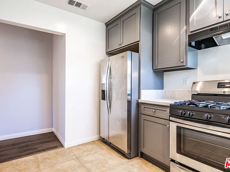 1112 Ocean Park Blvd #D — Photo 18