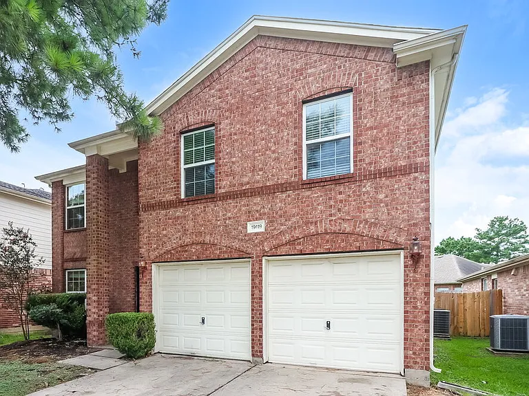 19119 Royal Isle Dr — Photo 4