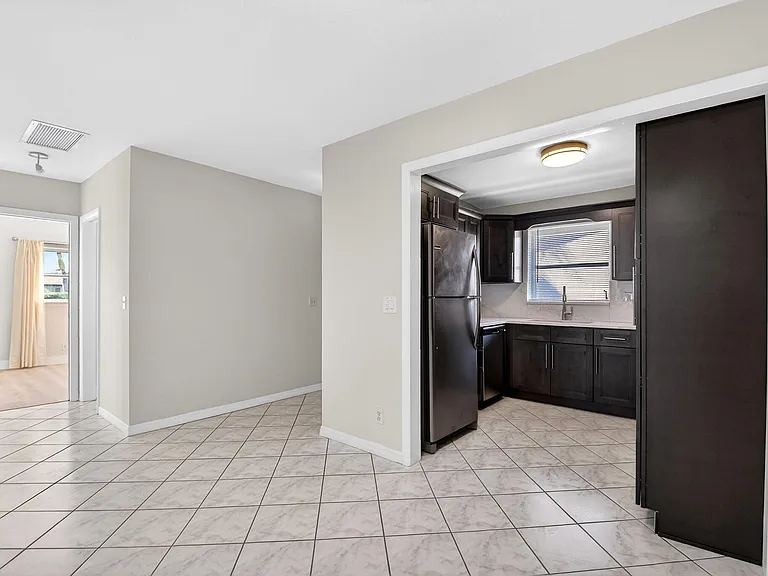 2783 Dudley Dr E #D — Photo 10