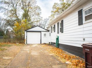 6838 Braun St, Center Line, MI 48015