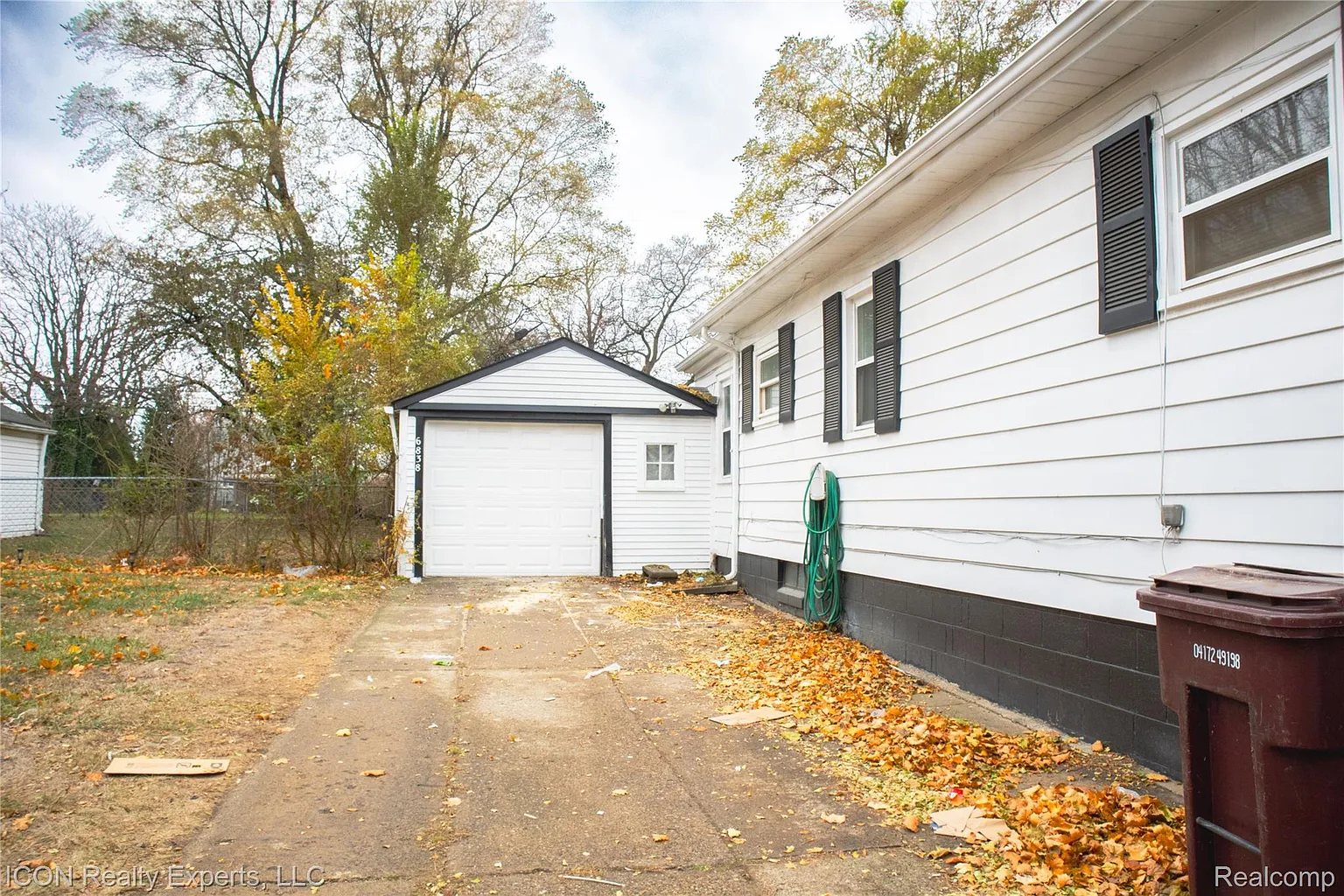 6838 Braun St photo 1