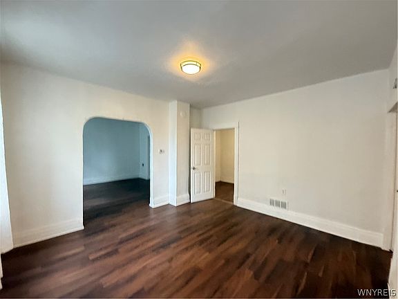 4th image of 155 Germain St