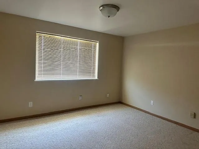 1004 L Way — Photo 9