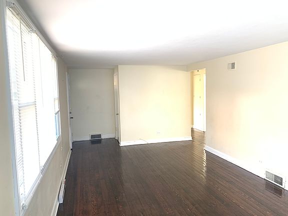 3rd image of 8819 S Fairfield Ave