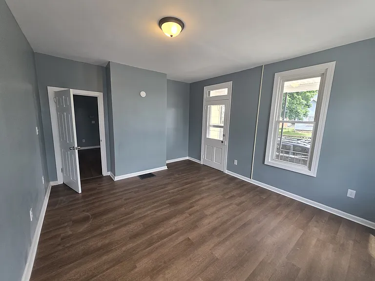 209 Poplar St — Photo 13