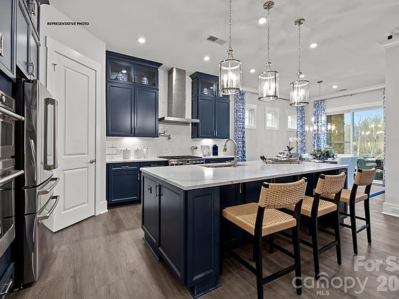 2nd image of 1424 Twin Leaf Rd