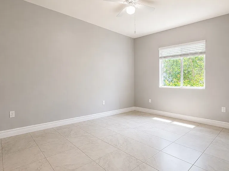1625 SW 1st Ave #101 — Photo 7