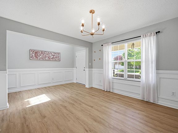 3rd image of 4634 Amesbury Pl