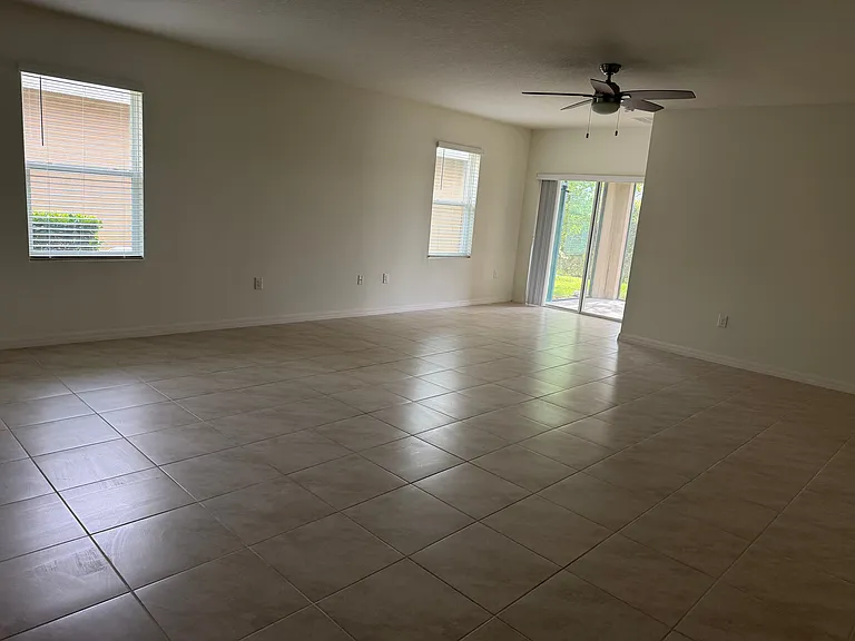 327 Lazio Cir — Photo 4