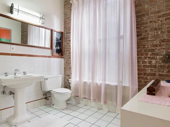 35 Bond Street 5 image 6 of 6