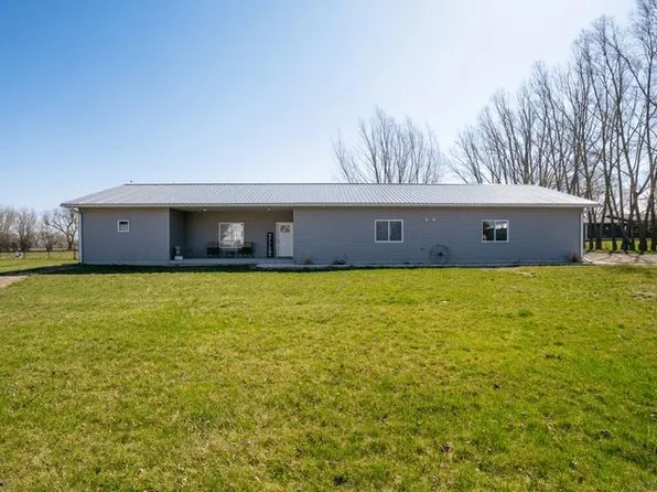 617 3rd St, Stout, IA 50673