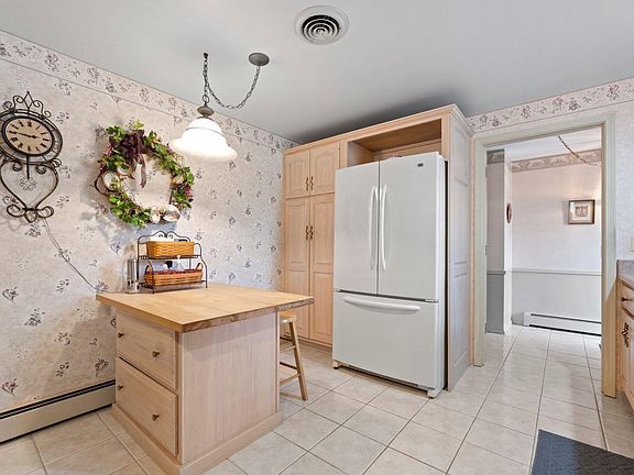 4th image of 6807 Lake Crest Ct