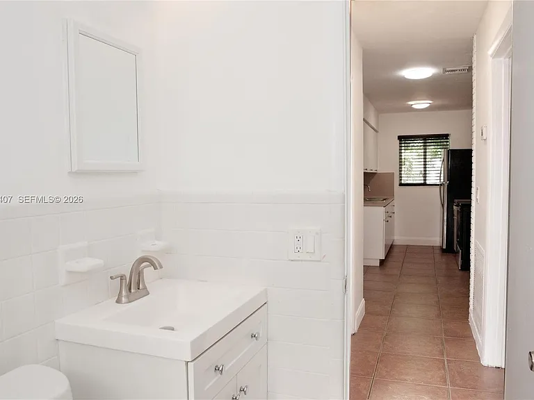 304 SE 9th Ct #6 — Photo 23