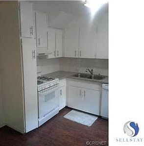 5th image of 17151 Roscoe Blvd Unit 5