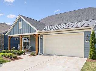 102 Walleye Ct, Lake Frederick, VA 22630