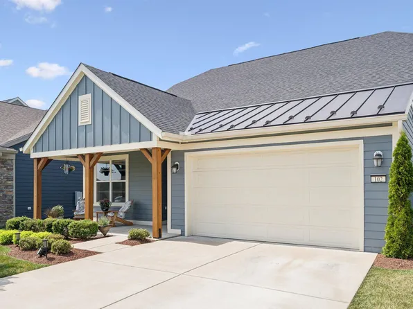 102 Walleye Ct, Lake Frederick, VA 22630
