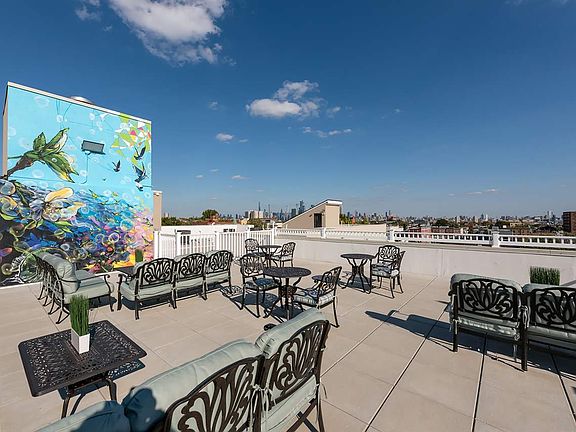 2nd image of 974 Summit Ave #408