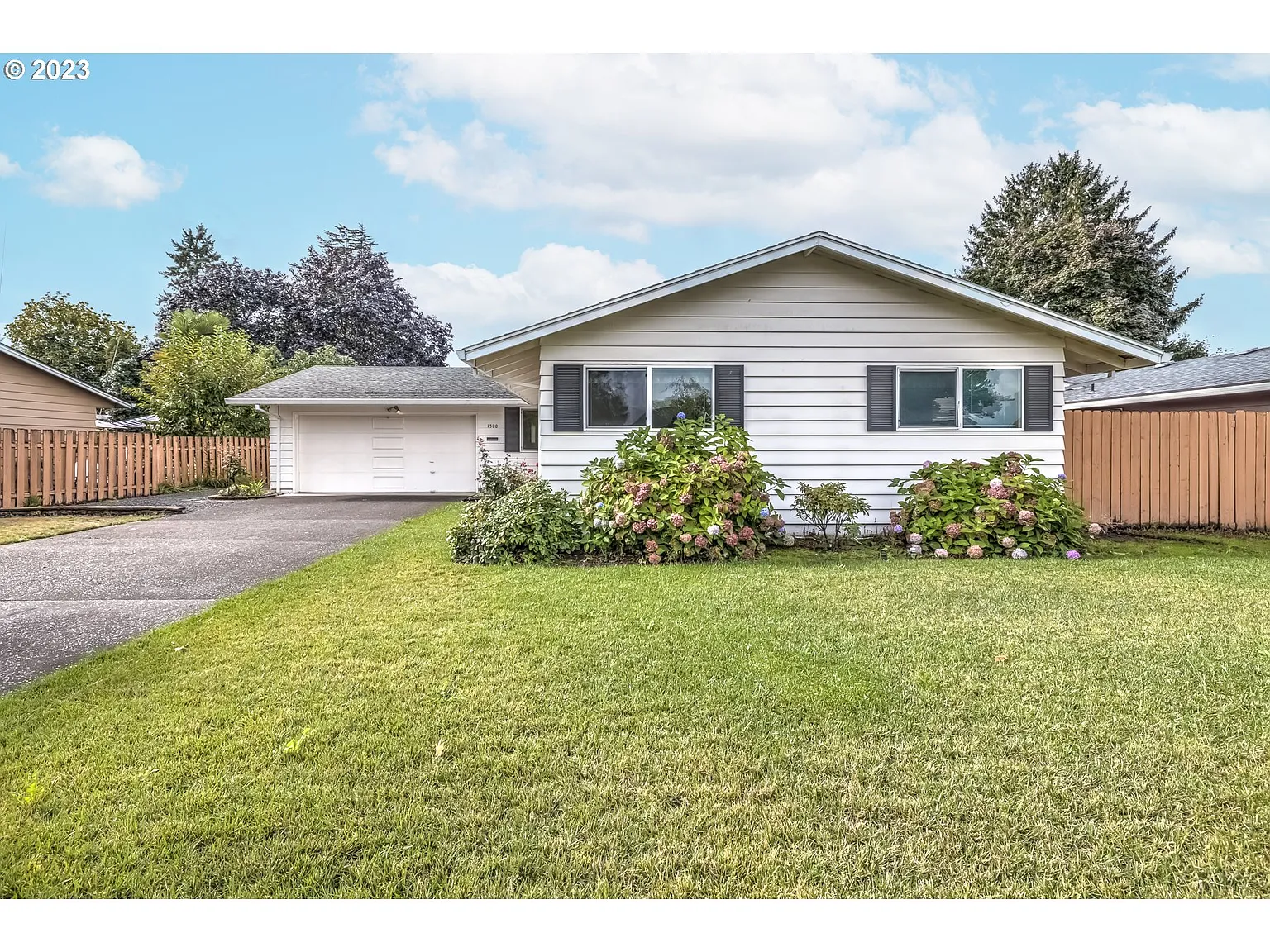 1500 NE Arrowwood St photo 1