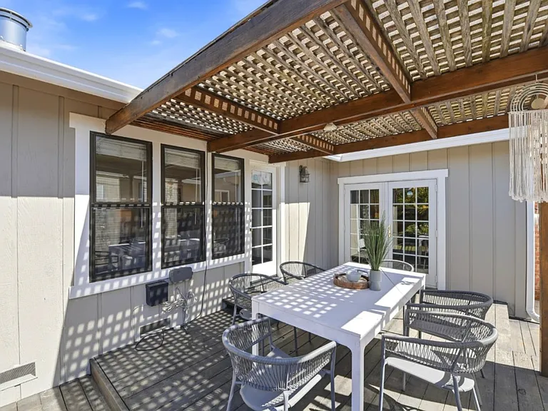 1683 Hyacinth Ln — Photo 18