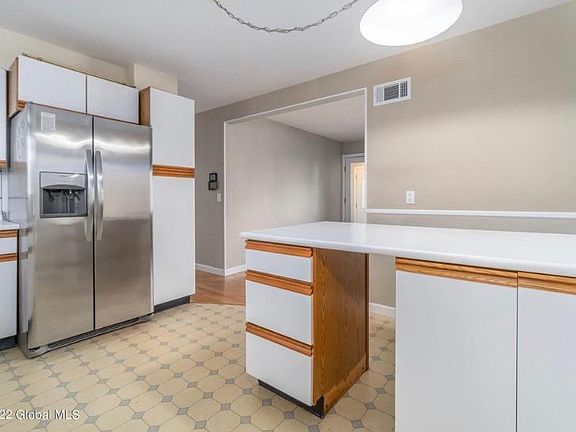 4th image of 56 Moreland Ave