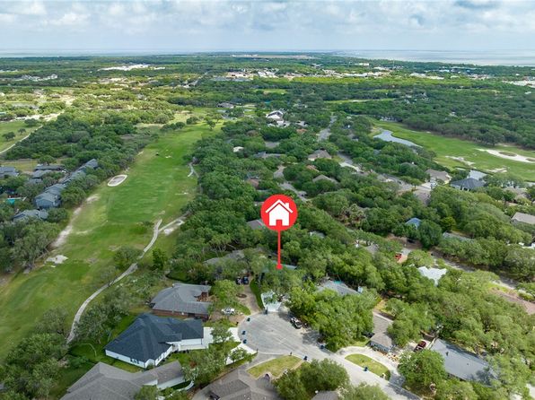 208 Doral Ln, Rockport, TX 78382