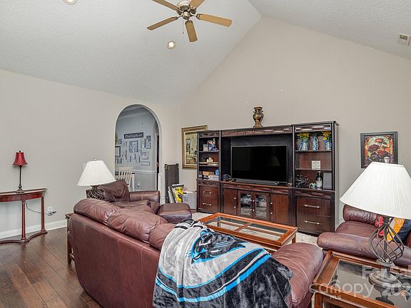 5th image of 3030 Richards Way Dr