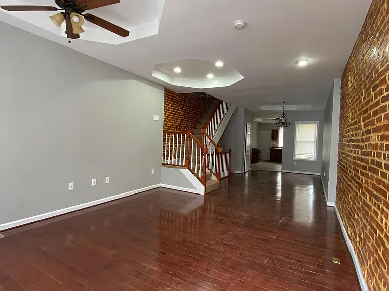 1827 W Fayette St — Photo 2