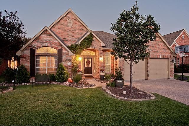1st image of 2617 Greenway Dr
