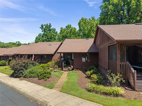 3rd image of 15 Creekside Way