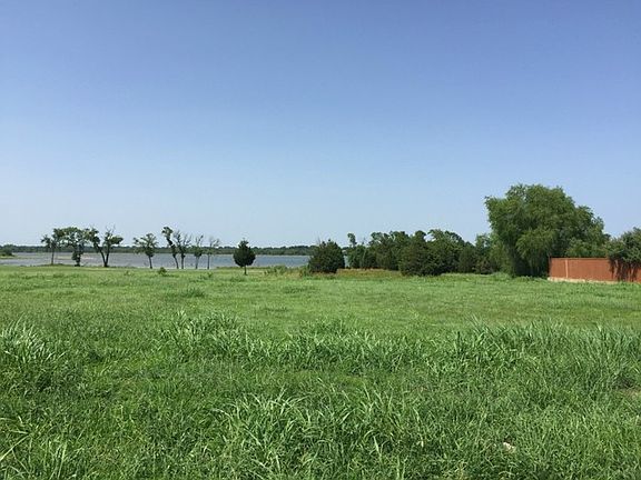 2nd image of 1321 Lakebreeze Dr