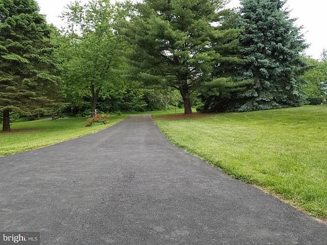 2nd image of 100 Heritage Ln