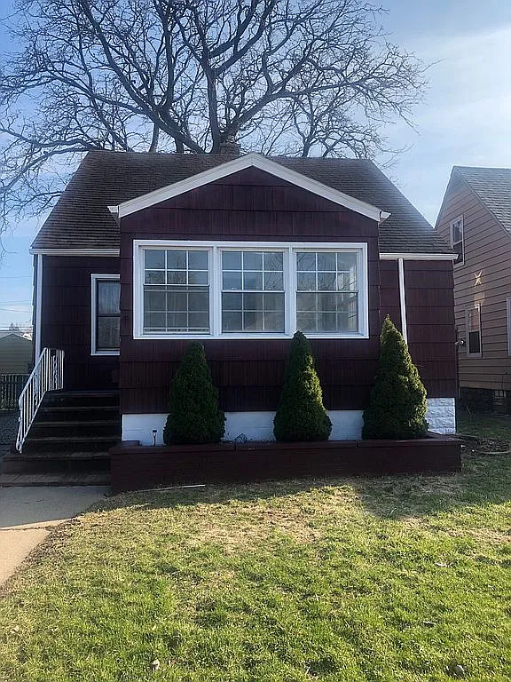 325 152nd Pl photo 1