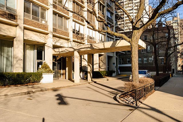 2nd image of 88 W Schiller St #2509L