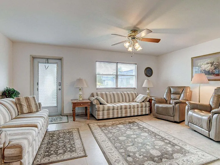 43 Waterford Cir #B — Photo 78