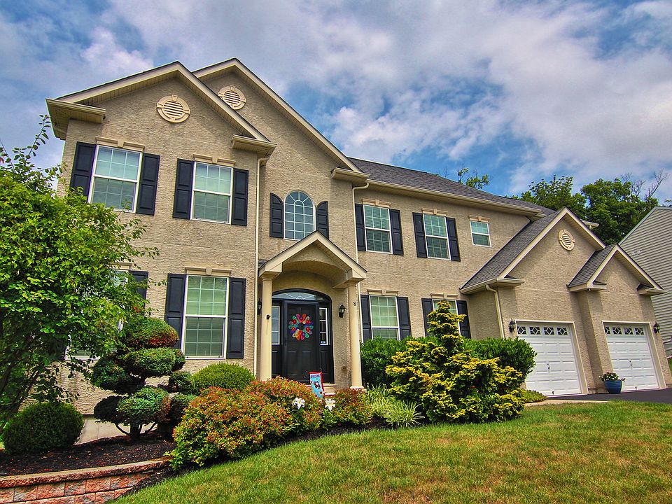 1st image of 8 Lee Dr