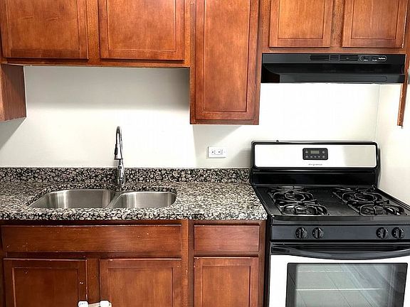 2nd image of 8424 W 87th St APT 3B